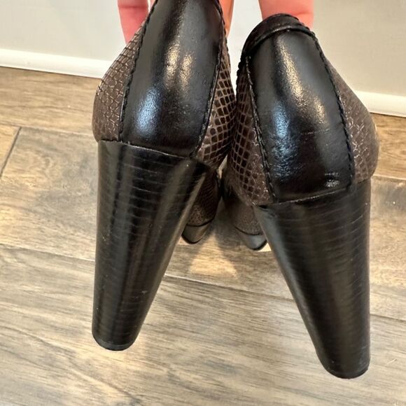 Coach Black & Brown Subtle Reptile Print Platform Almond Toe Heels - Size 7 EUC - Picture 3 of 8